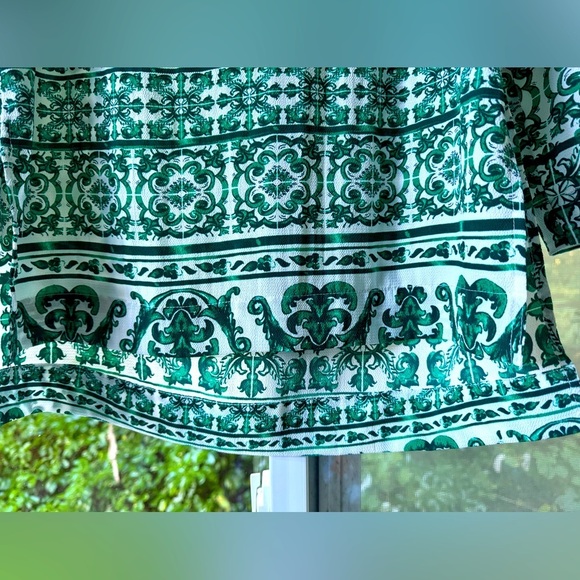 NWOT Geometric design green & white abstract tunic by H&M. Mandarin collar L/S. - Picture 6 of 11